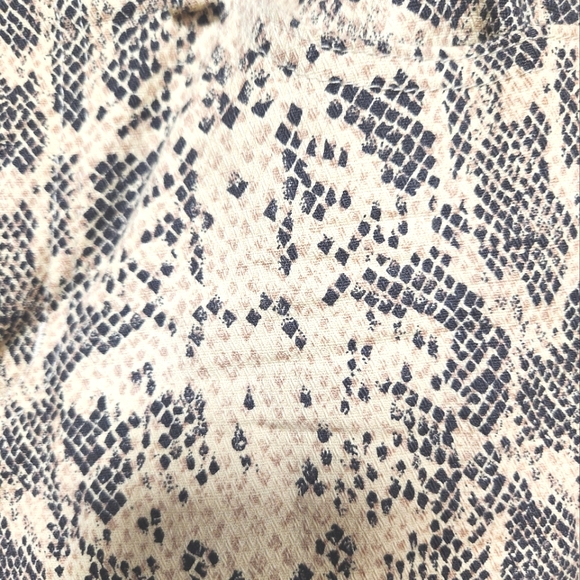 Guess Jeans Beige/Black Snake Print Stretch Jeans Pants 24 - Picture 4 of 8